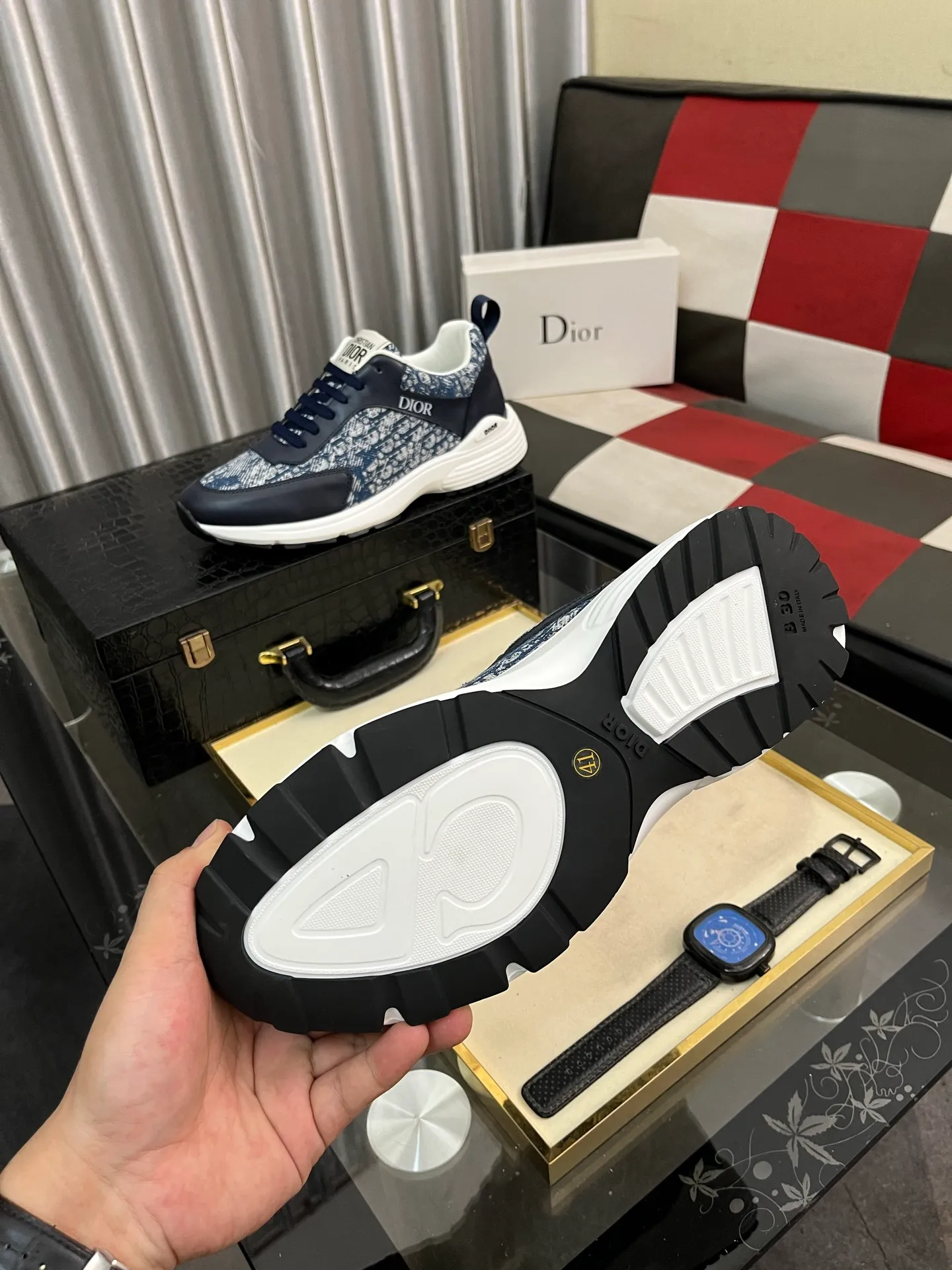 Men's shoes 💰440⌚️⌚️[Dior] The toe box is designed to be a bit wider. The upper foot comfort is perfect. The thread is beautiful. It fits the pants perfectly and is versatile. Decorated with various classic details. It is an ideal choice for daily styling. It can be matched with various casual items to create exquisite looks. Fabric: First-layer cowhide/lining sheepskin TPU original outsole Size: 38-443️⃣Colors available